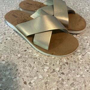 IZOD Women's Alyssa Strap Sandal ~
Gold 8 1/2